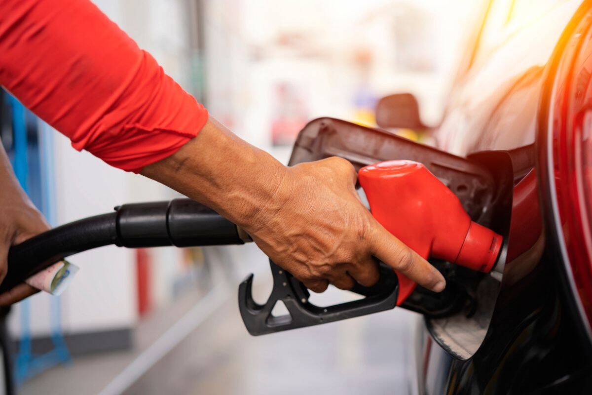 Article image for Large retailer double charges customers for petrol