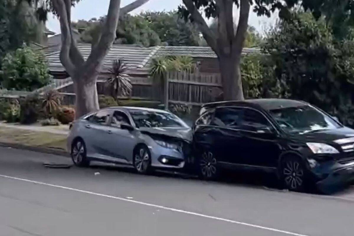 Article image for ‘It’s all happening’: Chaos in Wantirna South as man runs away from scene after smashing into parked car