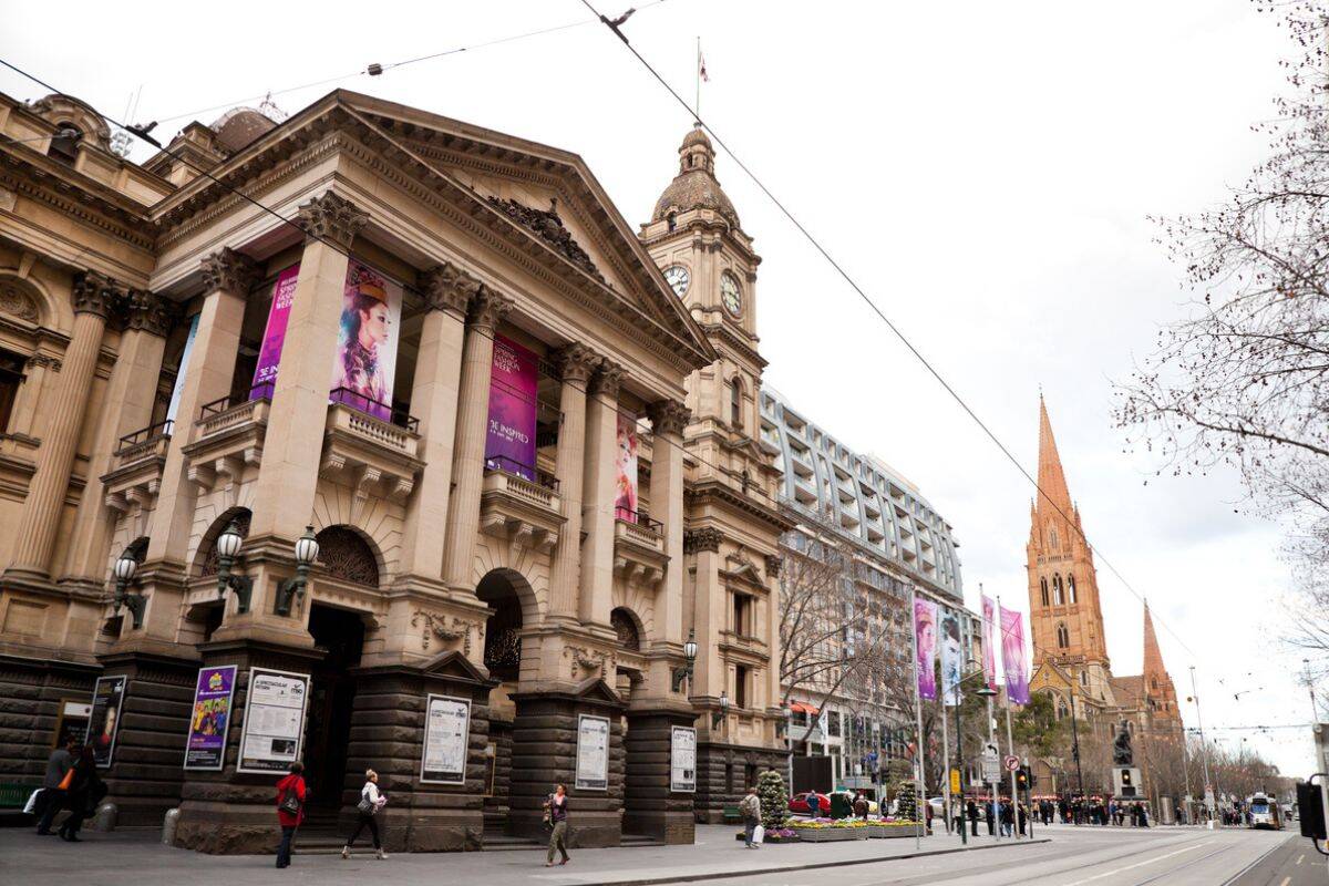 Article image for Jewish woman details violent attack by ‘unruly mob’ outside Melbourne Town Hall last night