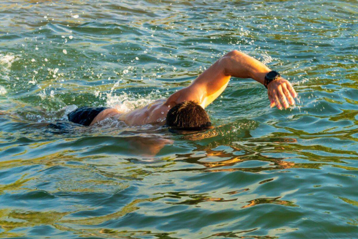 Article image for The man about to complete his 1000th consecutive day of swimming in the bay!