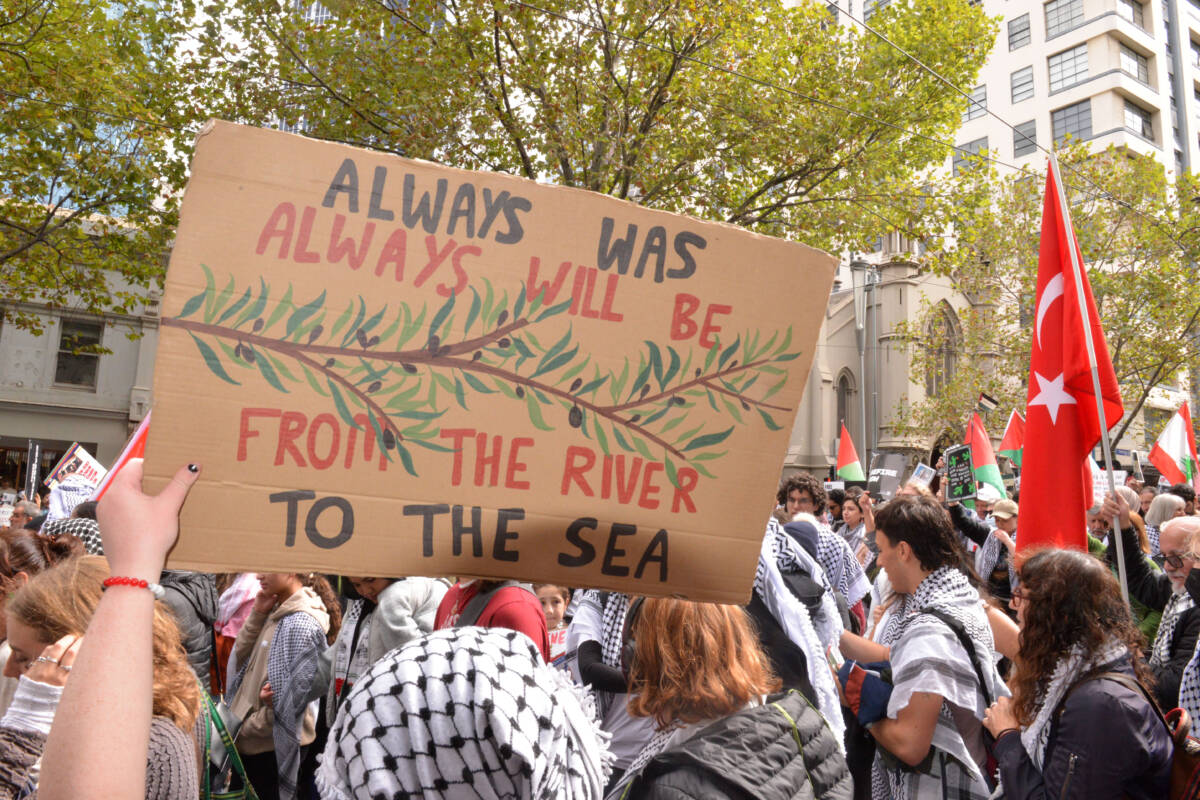 Article image for ‘That is not true’: Tom Elliott clashes with pro-Palestinian protest spokesperson