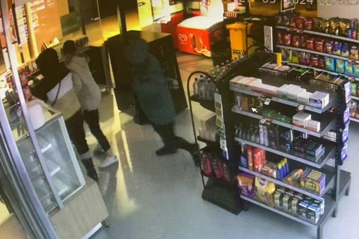 Article image for Police searching for three men involved in failed cigarette burglary
