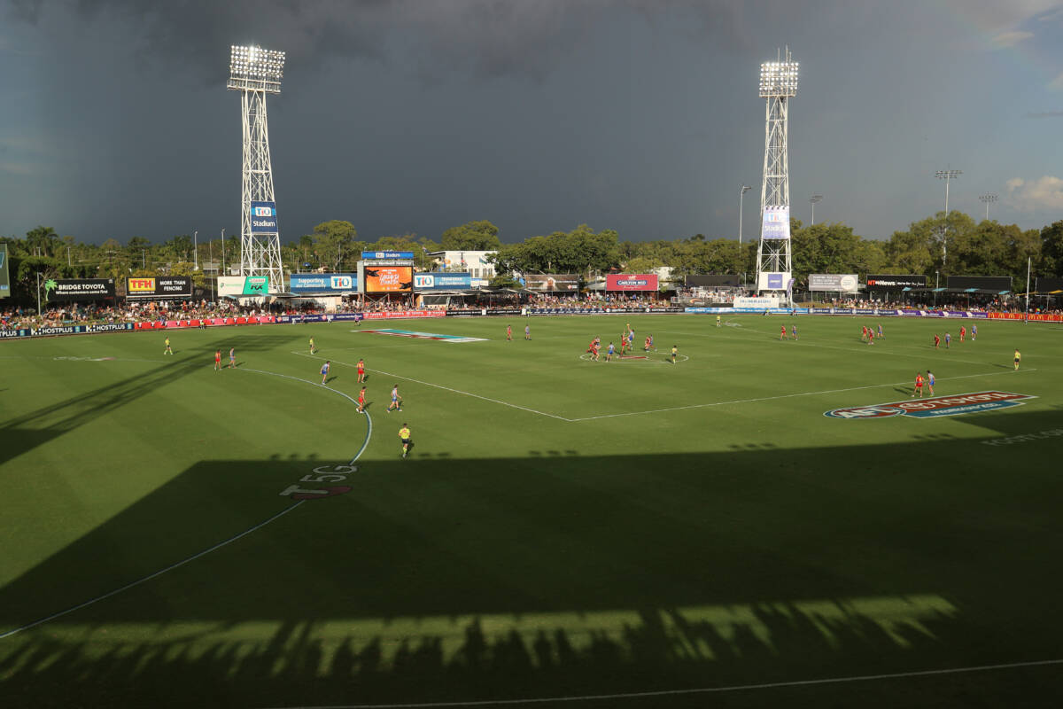Article image for Joel Bowden and Matthew Richardson go head-to-head on NT AFL team