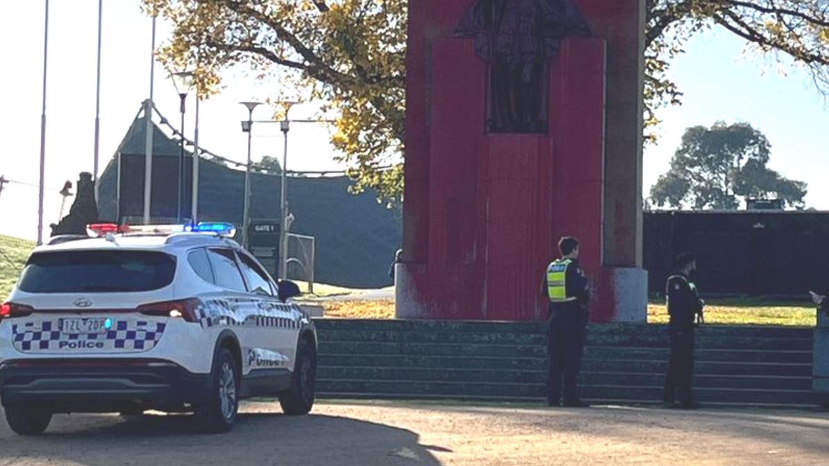 Article image for Deputy lord mayor slams ‘idiotic’ and ‘vile’ statue vandalism