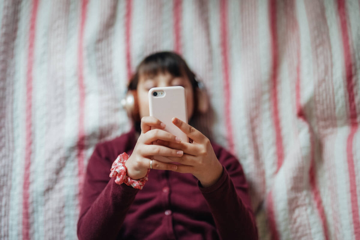Article image for Heidi Murphy and professor go head-to-head on whether tweens should be banned from social media