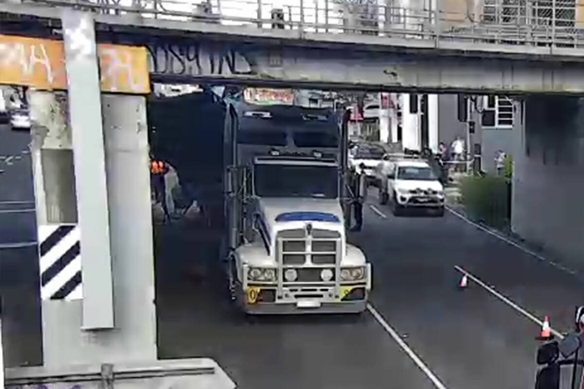 Article image for Truck stuck under bridge in Chadstone