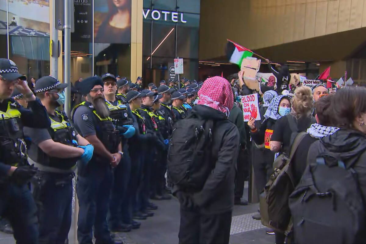 Article image for ‘Bunch of hypocrites’: Victoria’s top cop slams violent CBD protestors