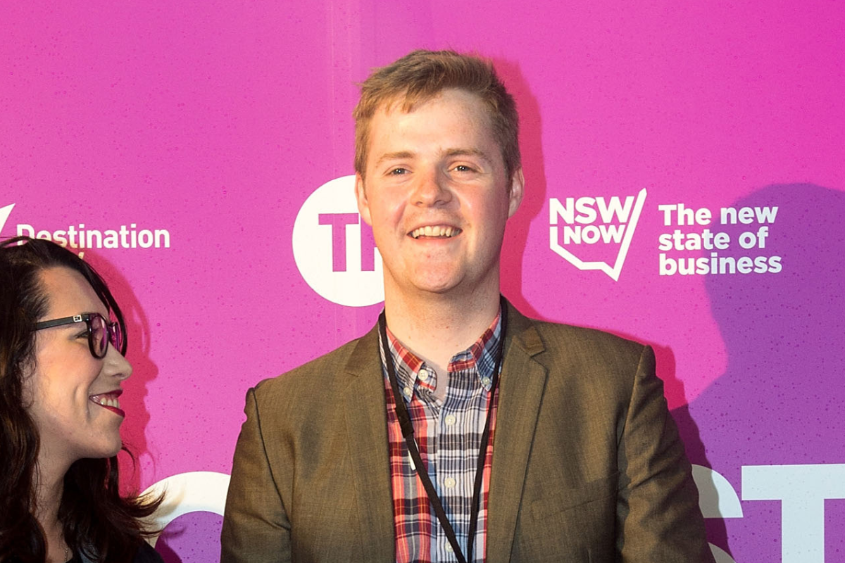 Article image for Comedian goes to ground after appearing to perform nazi salute at show