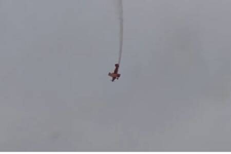 Horror scenes as plane crashes at Avalon Airshow