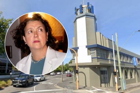 Hawthorn pub owner ordered to take down sign exposing Monique Ryan’s voting record