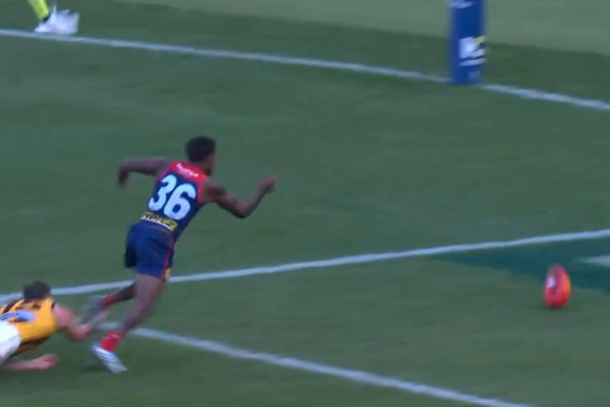 Article image for 3AW commentary team in uproar after ‘worst non-call of the year’