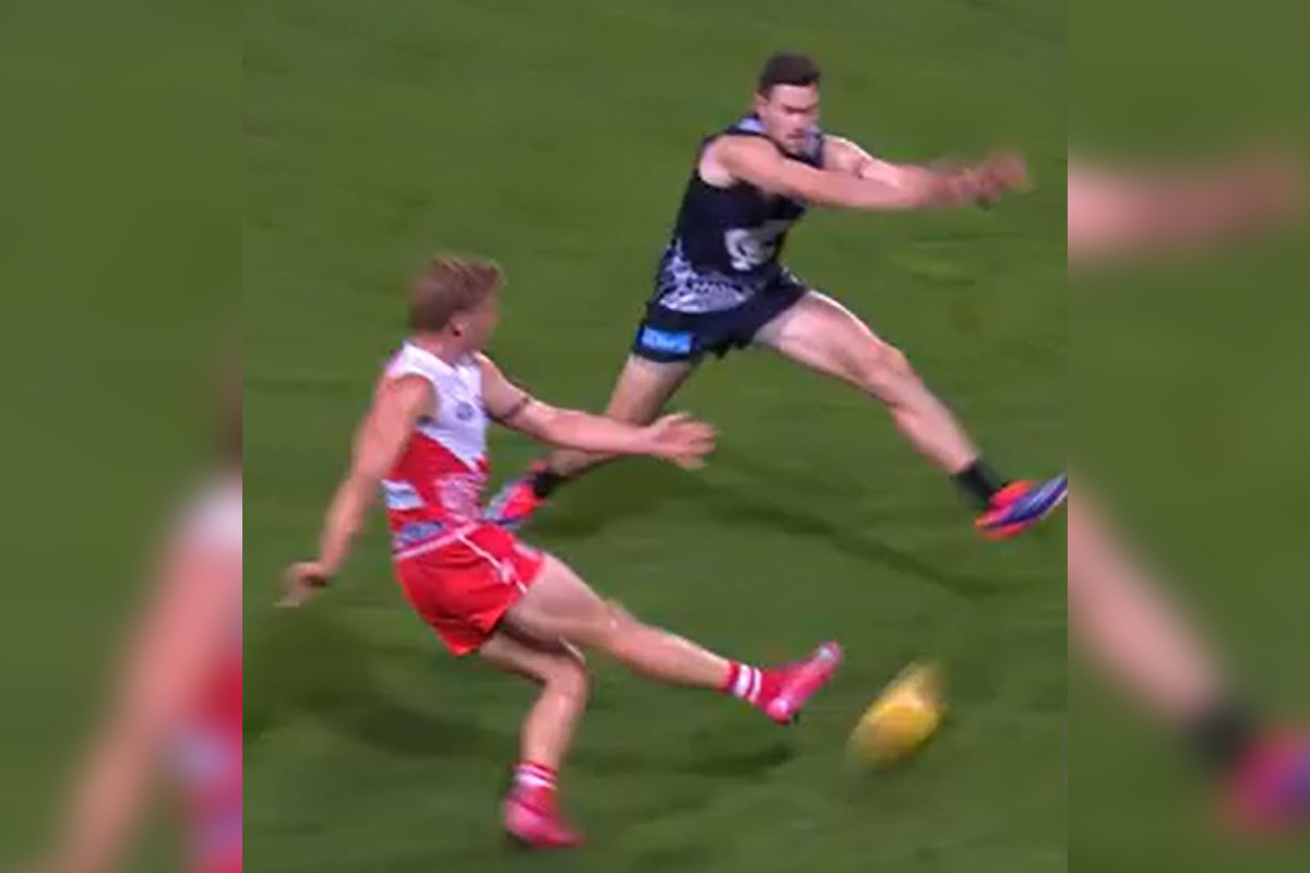 Article image for ‘Shocker’: 3AW Football team react to ‘out on the full’ umpiring howler