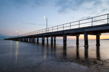 Off-duty police officer saves lives of two people off Rosebud Pier
