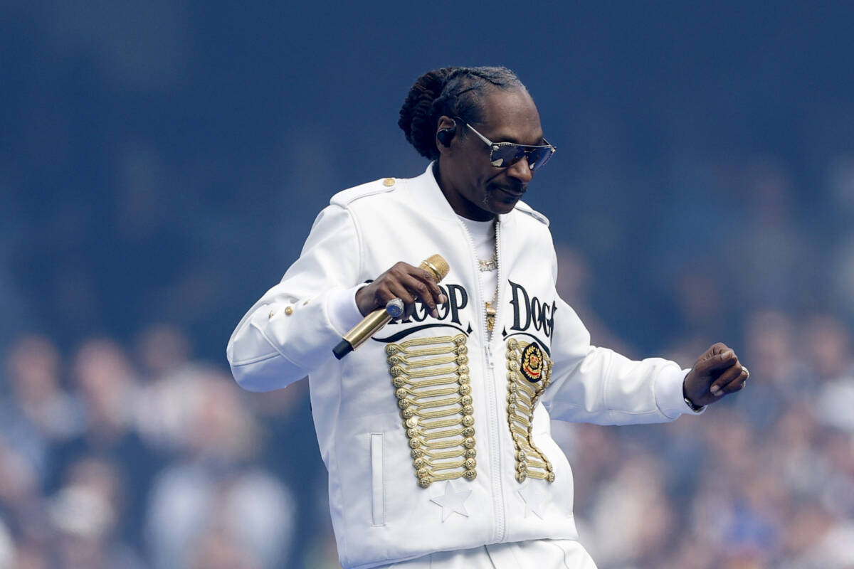 Article image for What Tony Jones thought of Snoop Dogg’s Grand Final performance
