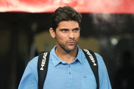 AFL great intervenes after tennis legend confronts opposition coach at local basketball match