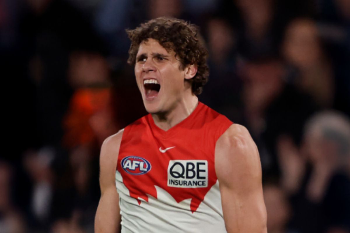 Article image for AFL great reacts to MAMMOTH trade deal that sent Curnow to Sydney