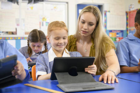 Victorian primary schools set to enforce screen time limits for students