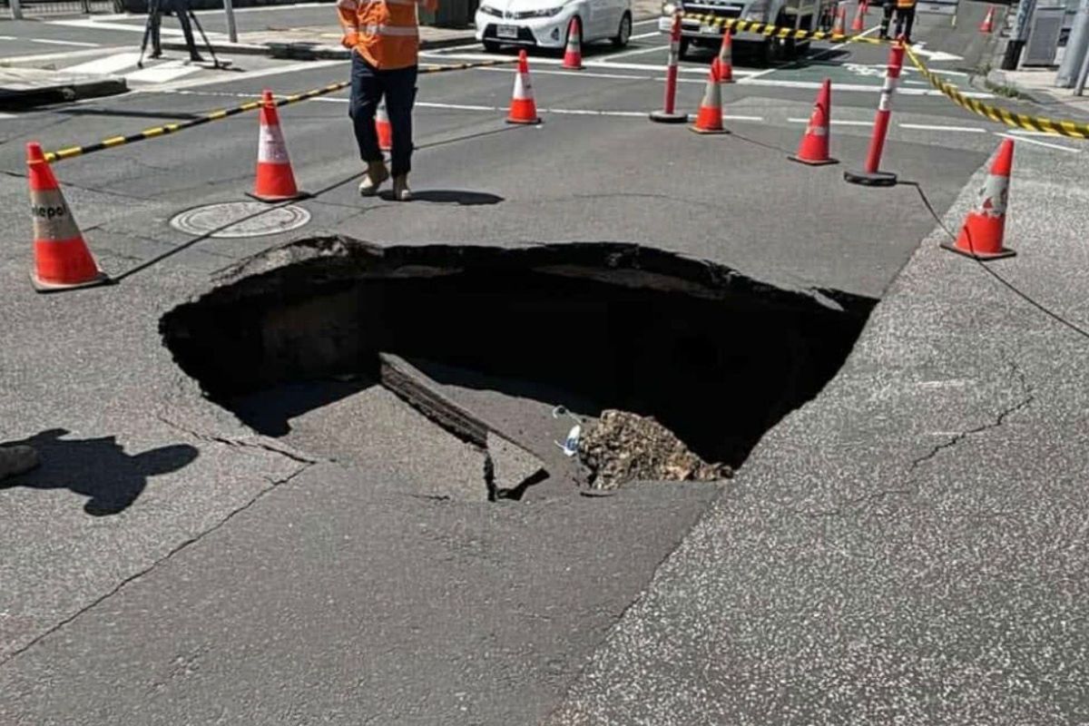 Article image for ‘Couldn’t believe it’: HUGE sinkhole opens up in Melbourne’s inner-north
