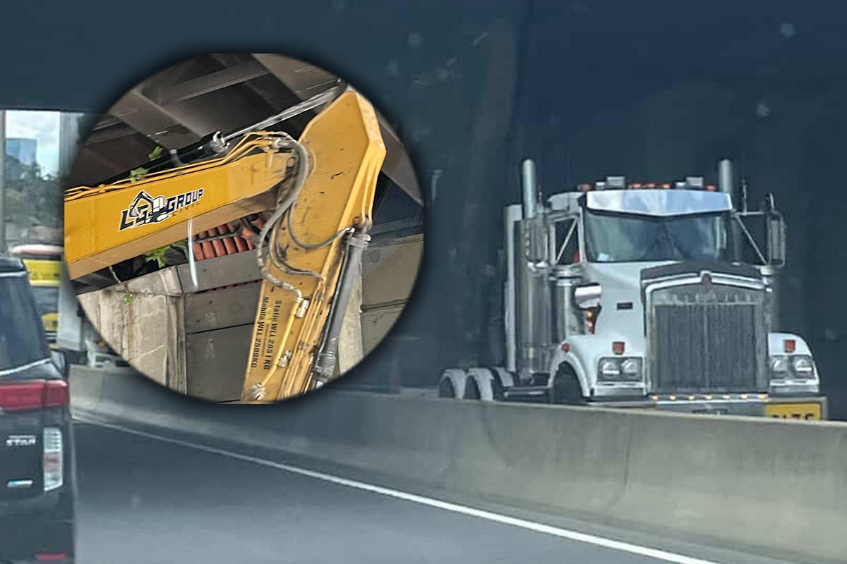 Article image for ‘What a nightmare’: Excavator crash causes HUGE delays near South Yarra
