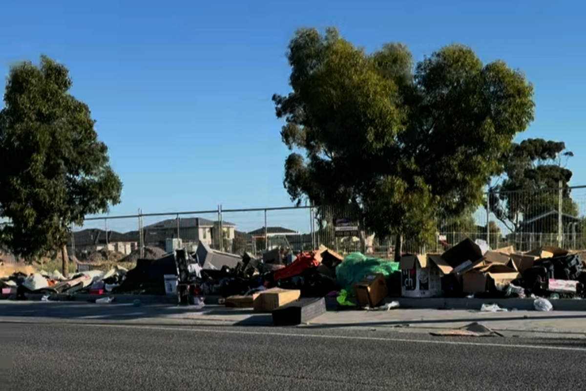 Article image for ‘Free-for-all’: 3AW listener takes exception to large dumping site in Craigieburn