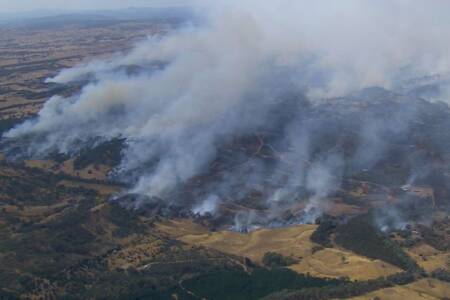 ‘Don’t delay’: Stark warning issued as residents flee amid catastrophic bushfire conditions