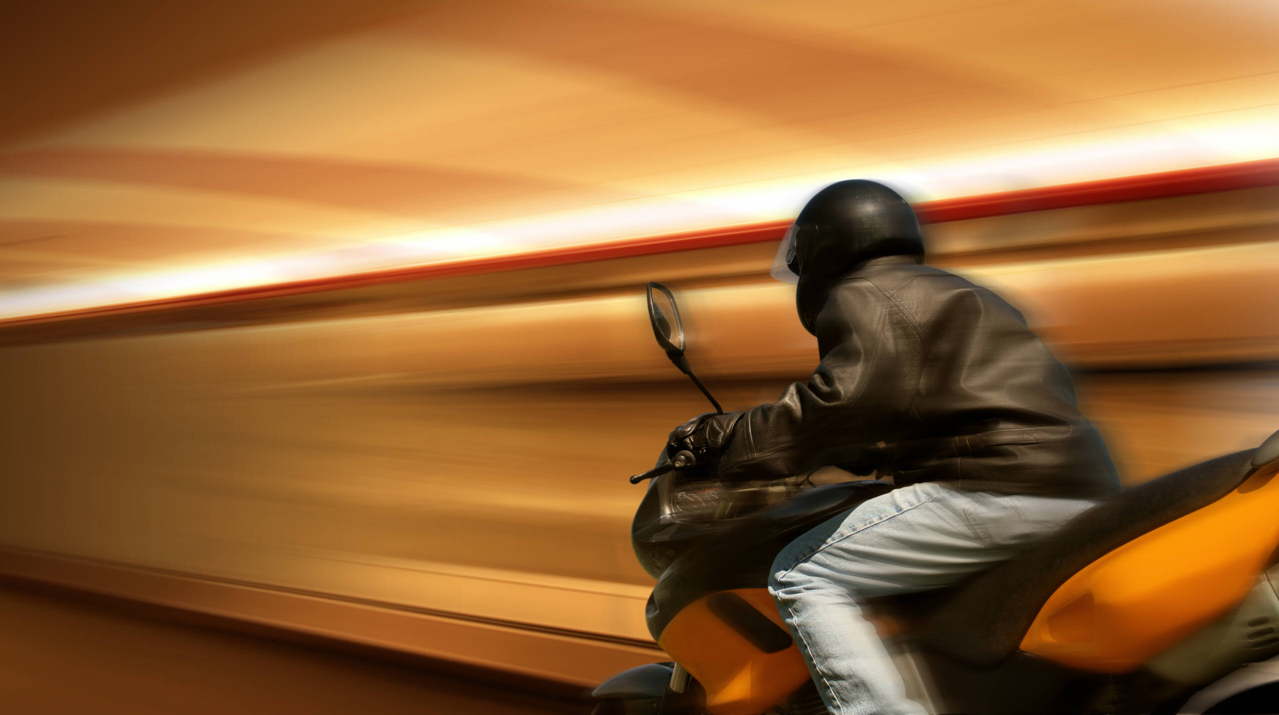 Motorcyclist charged after extreme 300km/h chase in Geelong
