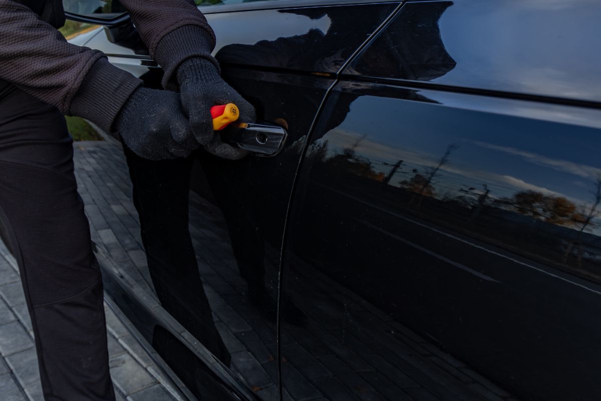 Article image for ‘What a disgrace’: Distraught woman calls in after being carjacked with machetes
