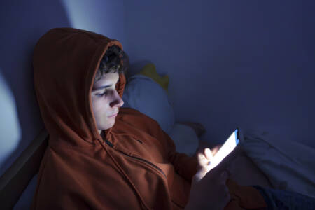 Decade-long study reveals correlation between extended social media use and depression in teens