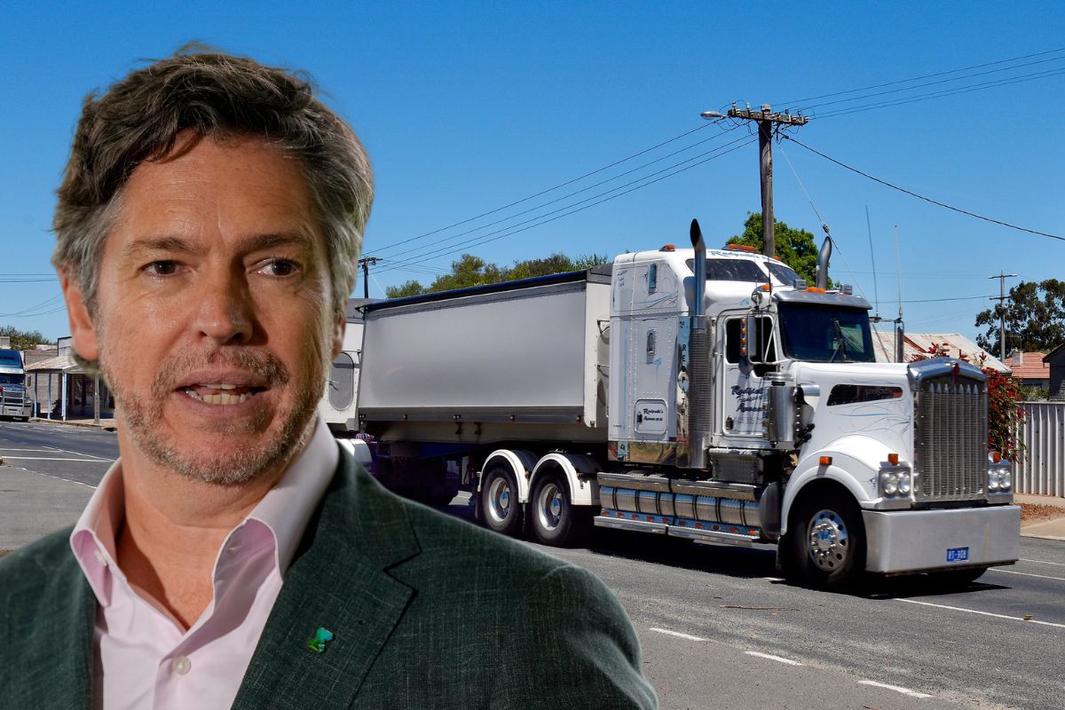 Article image for Trucks travelling through inner north suburbs to avoid West Gate Tunnel