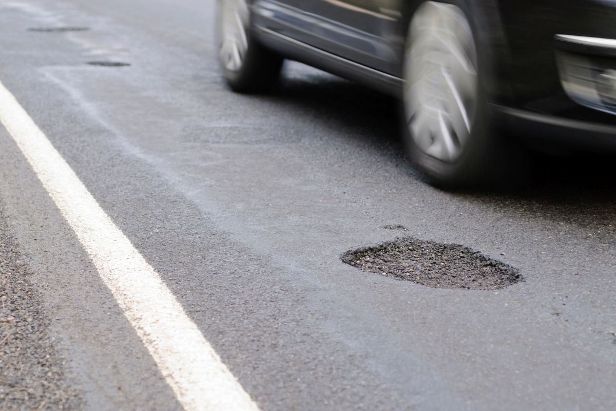 Article image for Opposition spokesman outlines Liberal and National $5 billion road repair proposal