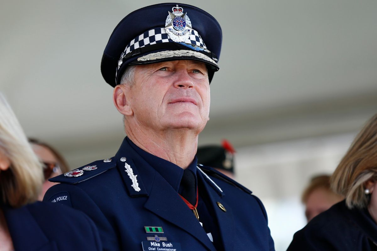 Article image for Rumour confirmed: Chief commissioner assists in ‘high-risk’ arrest in chance passing