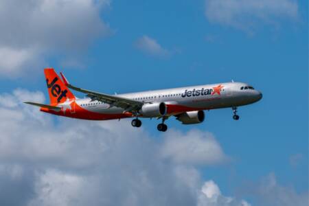 Jetstar to charge passengers for overhead baggage space