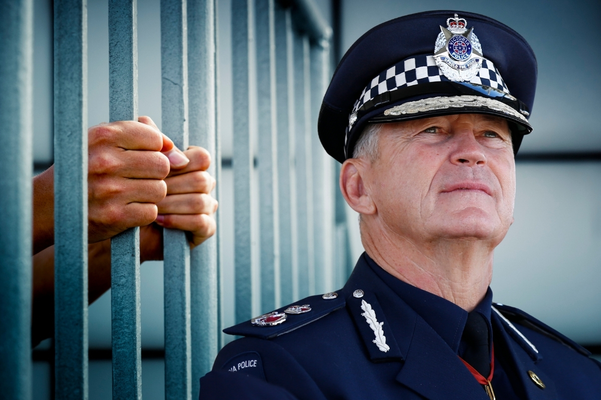 Article image for Mike Bush urges frontline officers to adhere to bail laws despite cell overcrowding
