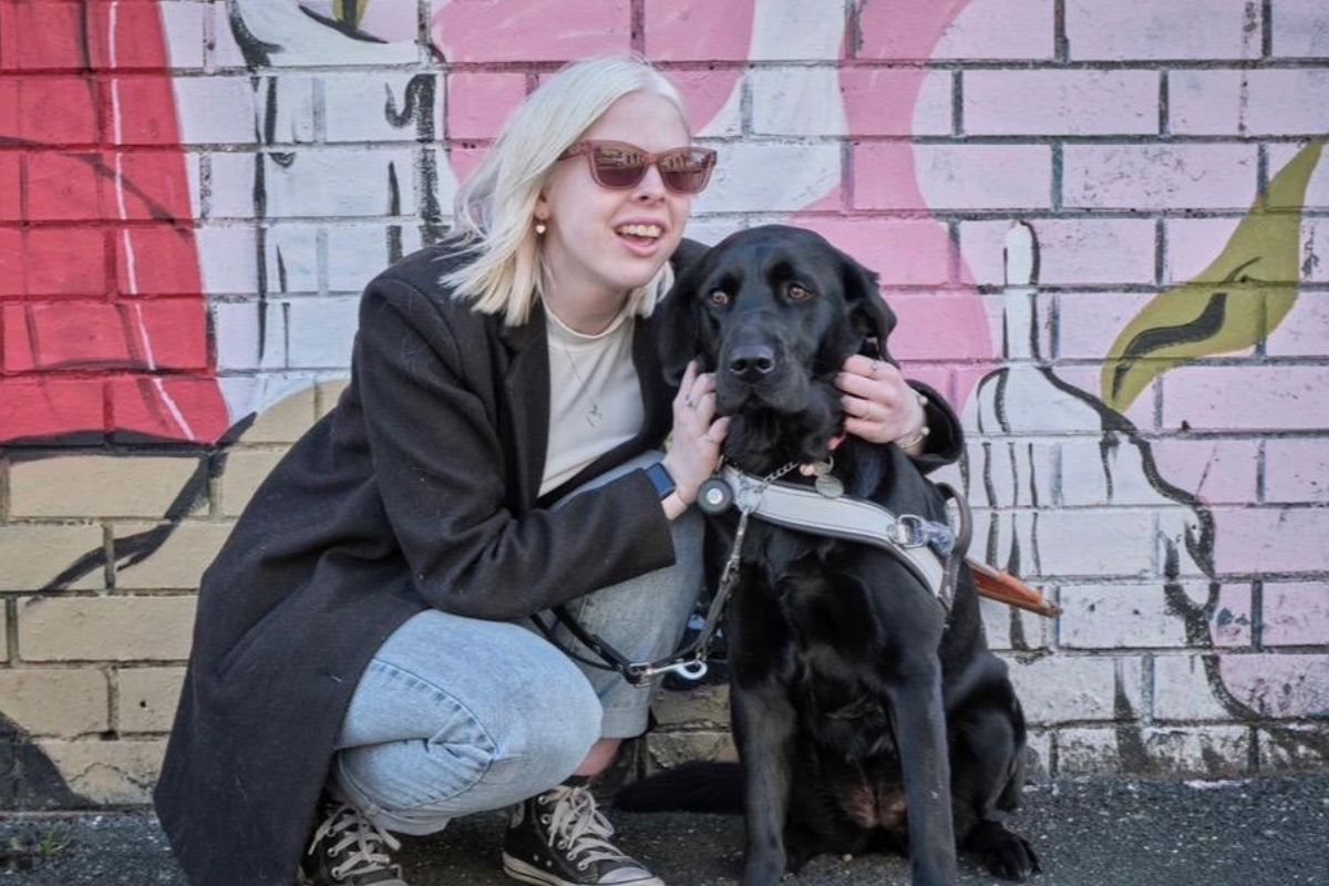 Photo: 3aw.com.au Guide Dog Dottie Dragged by Train at Flinders Street Station