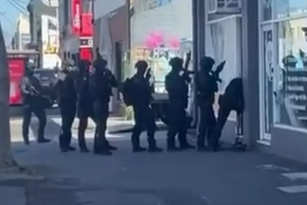 Article image for ‘Quite dramatic’: Police swarm shop in South Melbourne