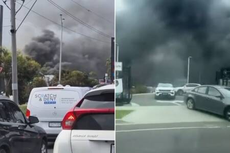 Callers report HUGE fire in Altona North